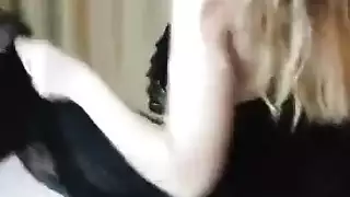 رقص مصري إباحي: أثداء طبيعية كبيرة ومؤخرة مدورة تهتز بشدة