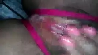 امرأة عربية ناضجة تأخذ سائل عذراء شاب
