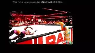 تستحم لإبنها