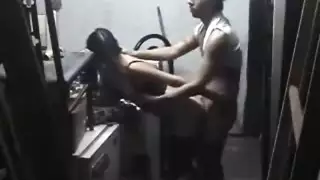 جلسة سريعة ساخنة على الدرج