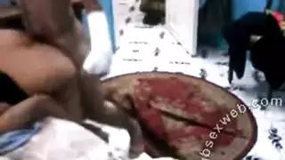 جماع جماعي مصري: عدة قضبان، فتحة ضيقة واحدة