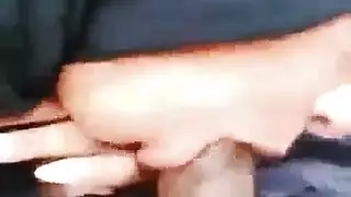 محجبة تأخذه كله في فمها