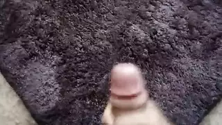 قضيب مشعر يفرغ على السجادة