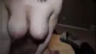 فتاة ماكرة تتظاهر بأنها عرابها لممارسة جنس حامي في المنزل