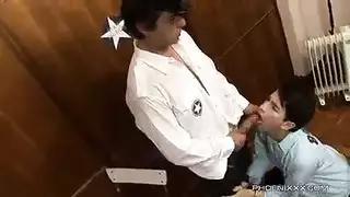 فانتازيا سفاح القربى: حيوان ينيك فتاة أنمي بعنف