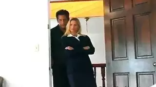 تم ضبطها تستمني، مربية تتعرض لعملية جنس جماعي من الزوجين