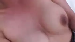 إباحية عنيفة مع قضيب عملاق غير مغطى وجنس خشن