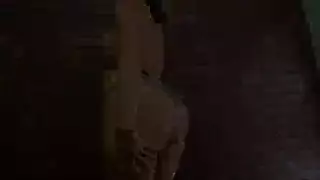 لعبة كس حليق – بنت حانقة تستمني بقوة