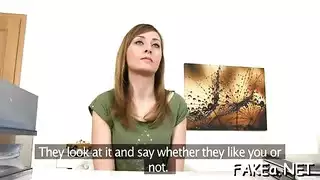 دليل صريح للشقراء العاهرة على كيفية ممارسة الجنس معها بقوة على طاولة المطبخ