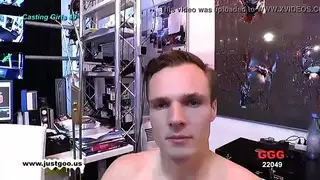  عاهرة مثيرة تستغل كل فرصة لتتعرض للجماع بقوة حتى تبلغ النشوة