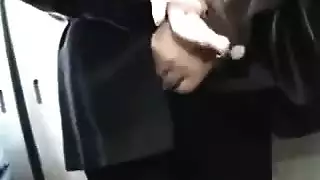 مشهد إباحي: مطلقة ناضجة تتوسل لجماع شرجي من شاب قوي