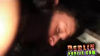 مسرح عام إكس إكس إكس: أوروبية حارة تأخذ جنس جماعي على المنصة