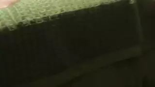 كس مبلل يتلقى جنسًا جامحًا في ثنائي قضاعة قذر