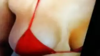 لانا بيل تحلق كسها، تدخل الأصابع في طيزها، وتنكح بعمق