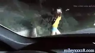 كس الحلق يتمدد في مشهد بورنو قاسٍ