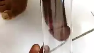 عاهر جنوب أفريقي غير مختون يدك كسًا ضيقًا رطبًا بقوة