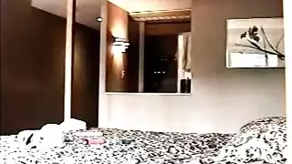 من تسرب مخزٍ إلى أوgy مثلية صريحة