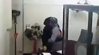 مدير كردي يمارس الجنس بقوة مع سكرتيرته على مكتب العمل