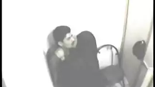 عاملة محجبة تصعد للأعلى لجلسة ركوب xxx عنيفة