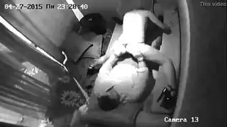 كاميرا خفية تلتقط نيك شرجي و نيك بين الأثداء في نادي تعري