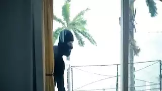 حركة غرفة نوم صريحة: لحس وتدليك حبيبته