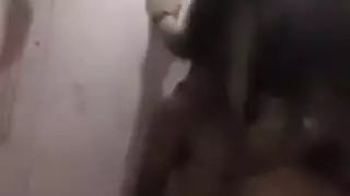 قضيب الشاب المصري الكبير يمط فرج حبيبته في نيك رومانسي