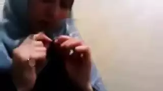 خيانة محجبة: تريد رجلاً، وليس صبياً