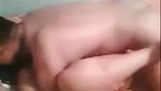 شرموطة مصرية تأخذ زب قوي في مشهد إباحي