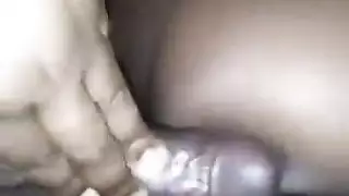 فتاة الرسوم الإباحية تركب قضيبًا سمينًا قبل العمل الشرجي