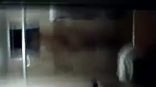 جنس دون واقي مع عاهرة مغربية: إيلاج عنيف في الحلق