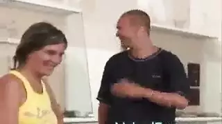 مراهقة تونسية تُمارس الجنس في مؤخرتها الضيقة