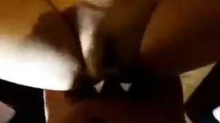 خدامه خلفي في طيزها