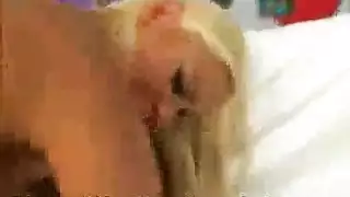 التلصص على جلسات خاصة للأخوات والأمهات