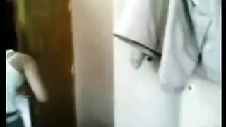 نجمة إباحية من الجزيرة العربية تدمر مؤخرتها