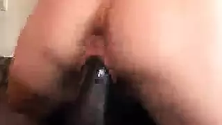 حلوة شعرها بني تئن بصوت عال في نيك جماعي ذو طابع تمثيلي