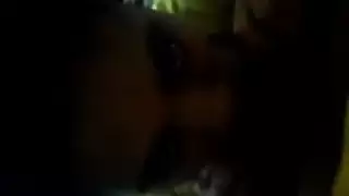 جنس في مسبح عام: جنس فموي وجماع عنيف