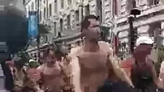 خيانة التدليك السرية: ميلف مثيرة تأخذ قضيبين في الصالون