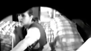 الأخت غير الشقيقة تضبطني أتمتم وألمس جسدي