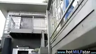 أثداء كبيرة تستفزه لدخول جلسة نيك شرسة إكس إكس إكس