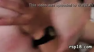 فتيات جامعيات مثيرة تقذف في علاقة جنسية جماعية صريحة