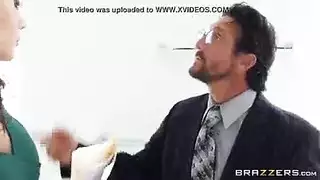 مهرجان جماع طوال اليوم: نهلي تتعرض للضرب من قبل ثلاث نجمات إباحية مثيرة