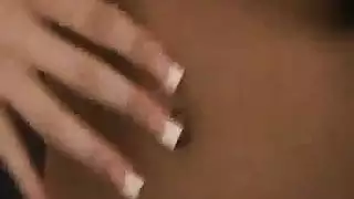 جلسة استمناء لشقراء هاوية بعد المدرسة تتحول إلى علاقة جنسية جماعية عائلية