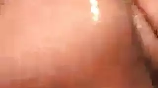 ضرب ذلك الثقب الصغير المبلول