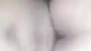 عصابة جماعية مع فتاة مثيرة: إيلاج مزدوج في النادي