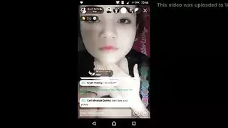 قطعة مراهقة تحصل على فعل إباحي قوي