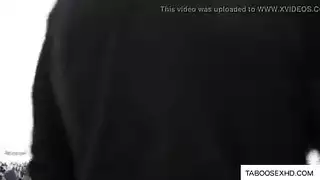 حلم النكاح من الخلف: فتاة نظارة تمص بعمق ثم تأخذ ضربات قوية من الخلف