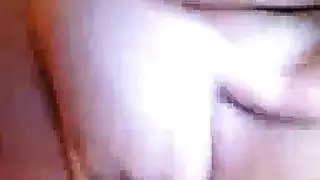 تسجيل سري: جلسة استمناء صريحة لمراهقة تشتهي في الحمام