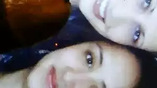 صوفيا رينا وساندرا تصبحان مقززتين في علاقة ثلاثية مثيرة