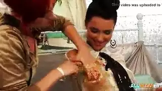 مثليات غريب الأطوار يمارسن الحب في الفصل ، مع معلمهن الوسيم ، بدلاً من الفصول الدراسية