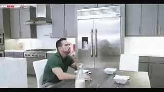 احتفال جماعي عائلي عنيف مع أنين الأخت غير الشقيقة